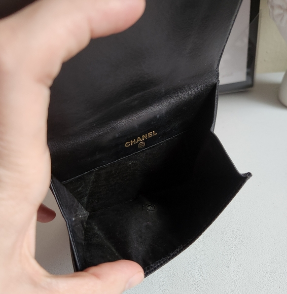 CHANEL CC Logo Caviar Skin Bifold Wallet - Picture 4 of 7